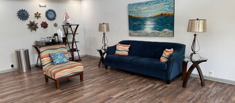 Brentwood Inn & Suites