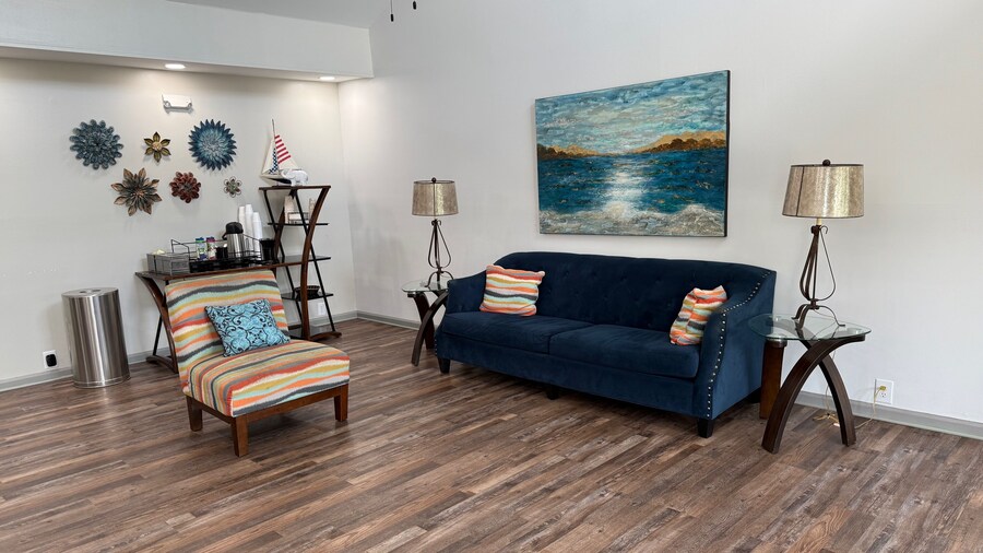 Brentwood Inn & Suites