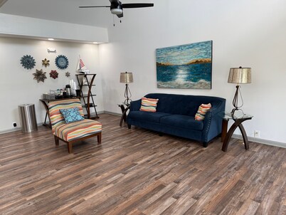 Brentwood Inn & Suites