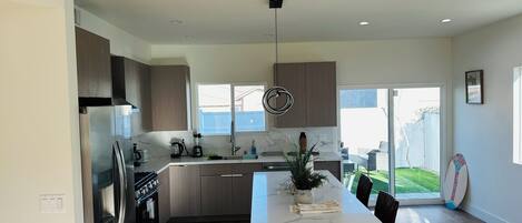 電子レンジ、オーブン、コンロ、食器洗い機