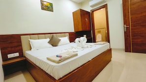 Deluxe Double Room | 1 bedroom, desk, laptop workspace, free WiFi