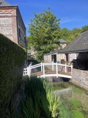 Property grounds - Gîtes de France® - La Villa Maxence (CRASVILLE LA MALLET)