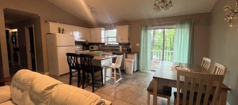 Sunny Stay in Fairfield Bay! 2 bedroom house with boat parking