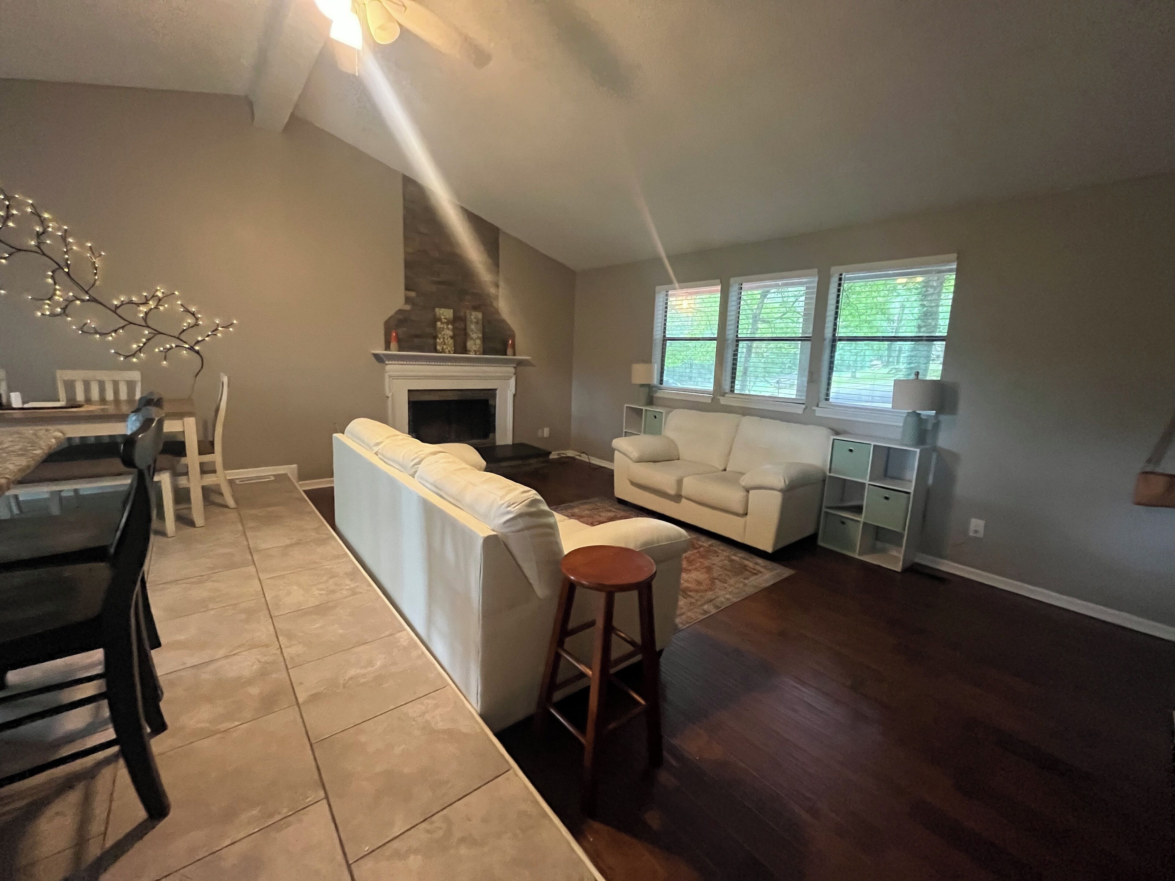 Smart-TV, peis og DVD-spiller