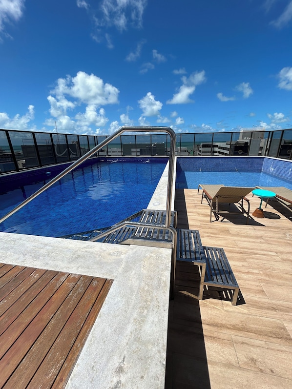 2 outdoor pools