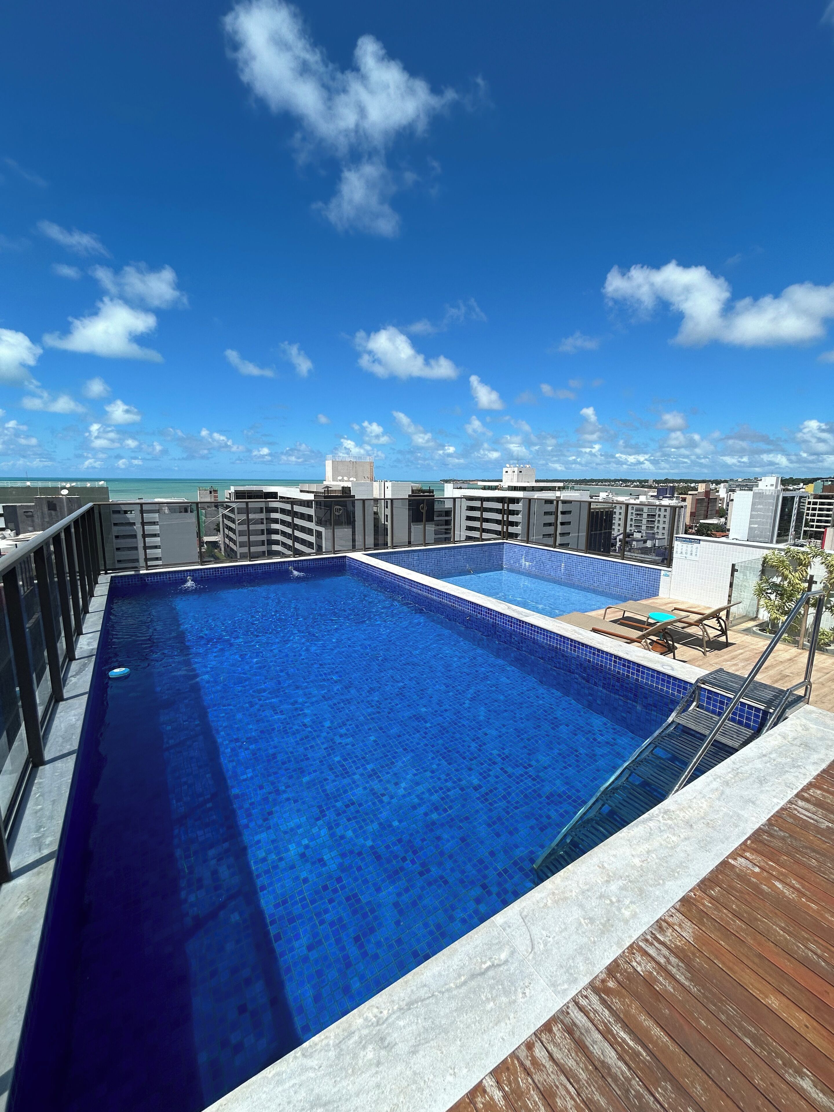 2 piscines extérieures