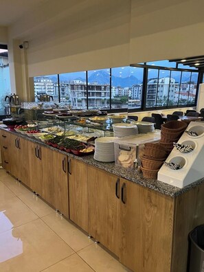 Free daily buffet breakfast - KONFOR HOTEL (Dosemealti)