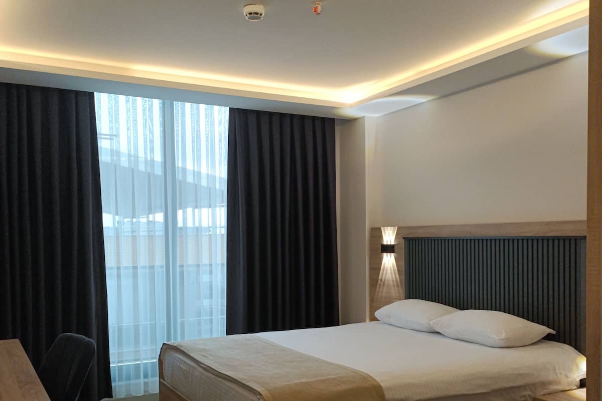 Comfort-Doppelzimmer | Schreibtisch, laptopgeeigneter Arbeitsplatz, kostenloses WLAN