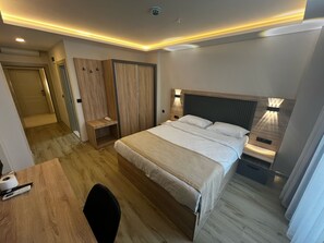 Comfort Double Room | Desk, laptop workspace, free WiFi - KONFOR HOTEL (Dosemealti)