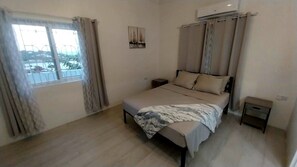 3 bedrooms, iron/ironing board, WiFi, bed sheets