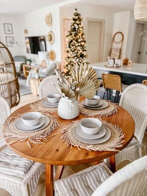 Dining - Beach Haven Bungalow #1 - Sweet Carolina Beach Cottage (Carolina Beach)