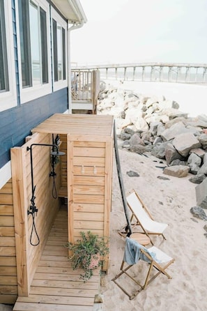 Property grounds - Bohemian Oceanfront family getaway in CB! (Carolina Beach)