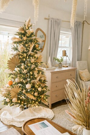 Interior - Romantic Kure Beach Bungalow - New Hot tub! (Kure Beach)