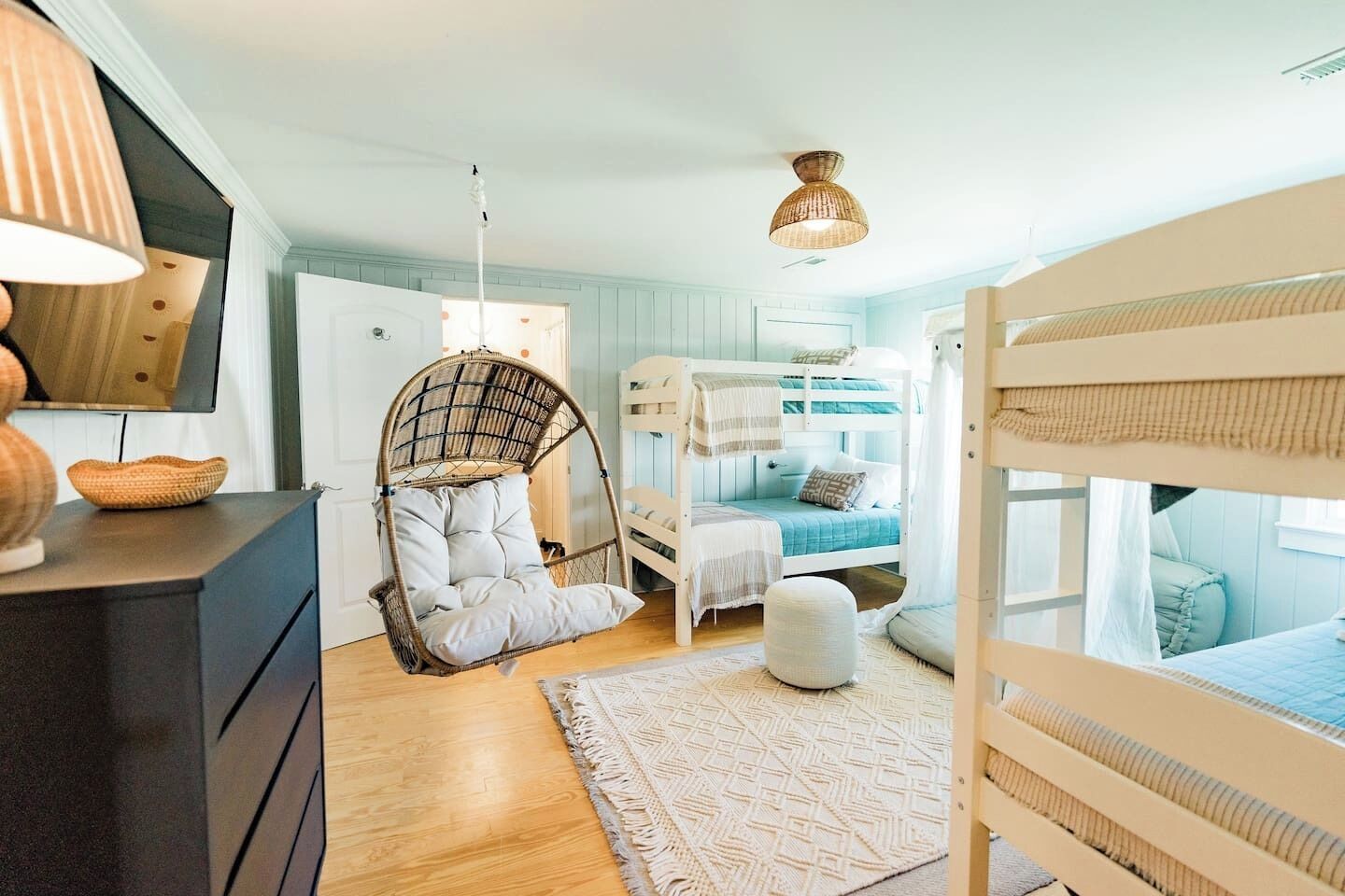 4 室のベッドルーム、アイロン / アイロン台、WiFi、ベッドシーツ