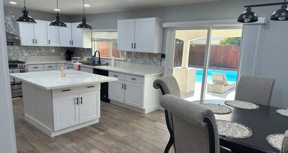 Spacious cozy Oasis retreat with private pool  Backyard