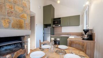 Kühlschrank, Mikrowelle, Ofen, Geschirrspüler