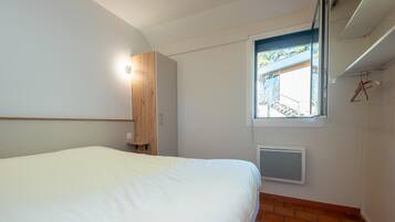 1 bedroom, free WiFi, bed sheets