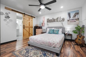 4 bedrooms, iron/ironing board, WiFi, bed sheets