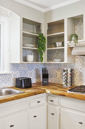 Mikrowelle, Ofen, Herdplatte, Geschirrspüler