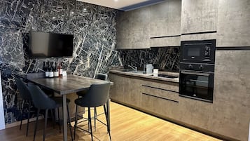 GeschirrspĂŒler, Wasserkocher mit Kaffee-/Teezubehör