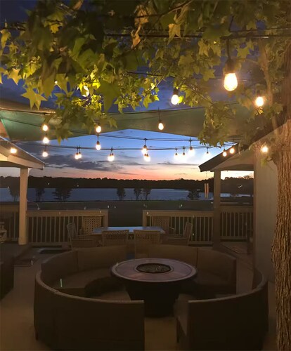 Lake Conroe Cottage with Lakeview