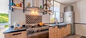 Holiday Home 'Maison 8 Pers Plein Centre Ville' with Private Terrace, Private Garden and Wi-Fi