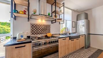 Fridge, microwave, oven, stovetop