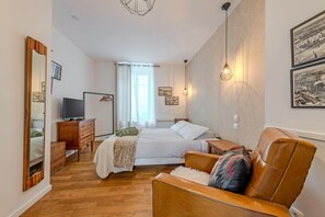 4 makuuhuonetta, silitysrauta/-lauta, ilmainen Wi-Fi, vuodevaatteet