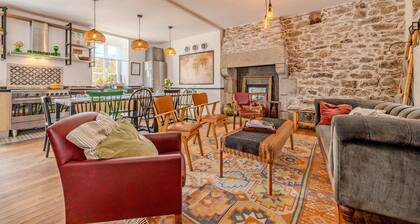 Holiday Home 'Maison 8 Pers Plein Centre Ville' with Private Terrace, Garden & Wi-Fi