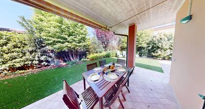 Casa Arcoiris by Bookinggardalake