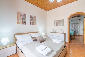 2 bedrooms, iron/ironing board, free WiFi, bed sheets
