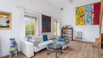 Een televisie en een dvd-speler