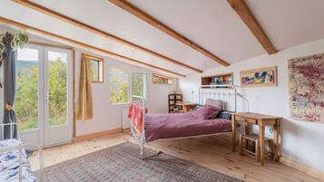 2 slaapkamers, een strijkplank/strijkijzer, beddengoed