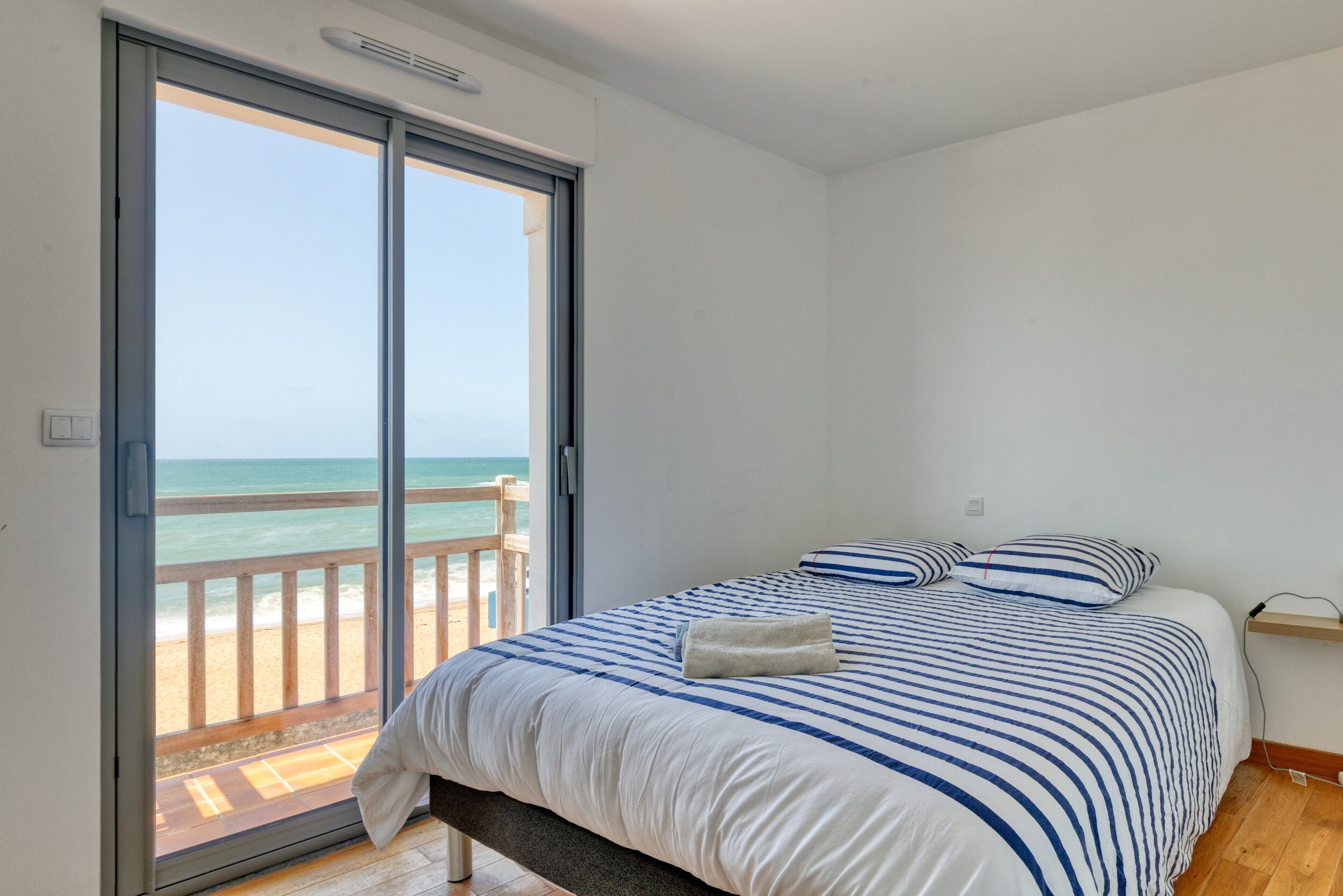 6 habitaciones, tabla de planchar con plancha y wifi gratis 