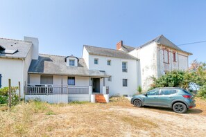 Exterior - Villa 'Léa Vue Mer D'exception Plage' with Sea View, Private Terrace and Wi-Fi (Batz-sur-Mer)