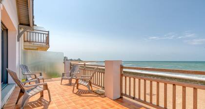 Villa 'Léa Vue Mer D'exception Plage' with Sea View, Private Terrace and Wi-Fi