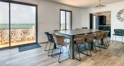 Villa 'Léa Vue Mer D'exception Plage' with Sea View, Private Terrace and Wi-Fi