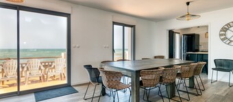 Villa 'Léa Vue Mer D'exception Plage' with Sea View, Private Terrace and Wi-Fi