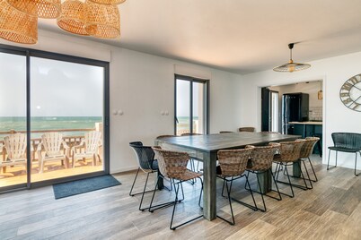 Villa 'Léa Vue Mer D'exception Plage' with Sea View, Private Terrace and Wi-Fi