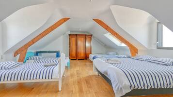 6 slaapkamers, een strijkplank/strijkijzer, gratis wifi, beddengoed