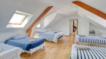 6 sovrum, strykjärn/strykbräda, gratis wi-fi och sängkläder