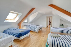 6 bedrooms, iron/ironing board, free WiFi, bed sheets - Villa 'Léa Vue Mer D'exception Plage' with Sea View, Private Terrace and Wi-Fi (Batz-sur-Mer)