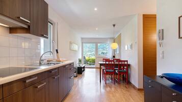 Refrigerador, microondas, parrilla de estufa y lavavajillas