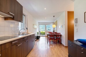 Refrigerador, microondas, parrilla de estufa y lavavajillas 