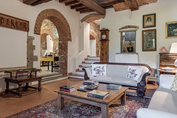 Fernseher, Kamin, Videospiele