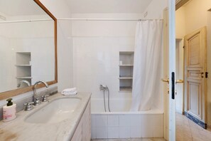 Een douche, een haardroger