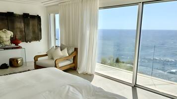 4 slaapkamers, een strijkplank/strijkijzer, gratis wifi, beddengoed