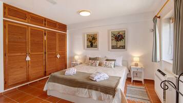 2 soverom, strykejern/-brett, wi-fi (inkludert) og sengetøy