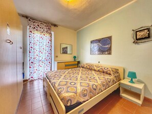 1 bedroom, bed sheets - Apartment 'Casa 3' with Sea View, Private Terrace and Shared Garden (Stintino)