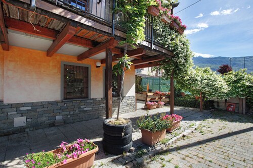 Ferienwohnung 'Chateau Chatillon' mit Bergblick, privater Terrasse und Wi-Fi